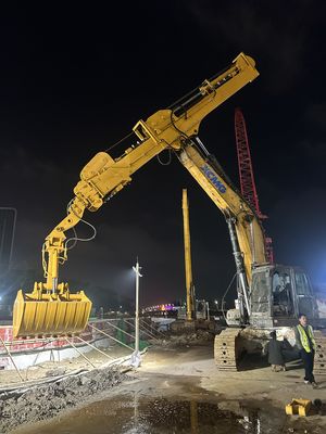 Excavadora personalizável XE370 Braço telescópico de três estágios BS900 Material mais leve e eficiente em carregar balde ou agarrar 37T